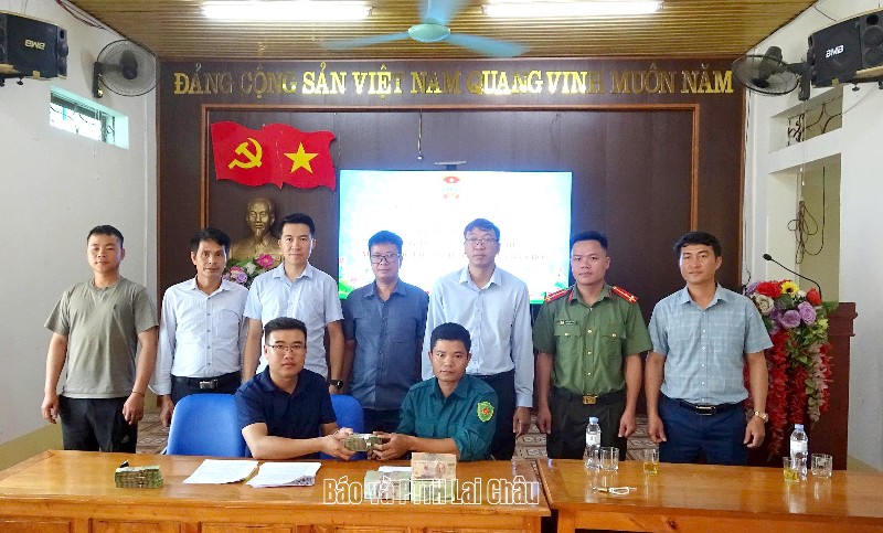 Giải ngân 900 triệu đồng hỗ trợ nông dân xã Bản Bo chăm sóc chè