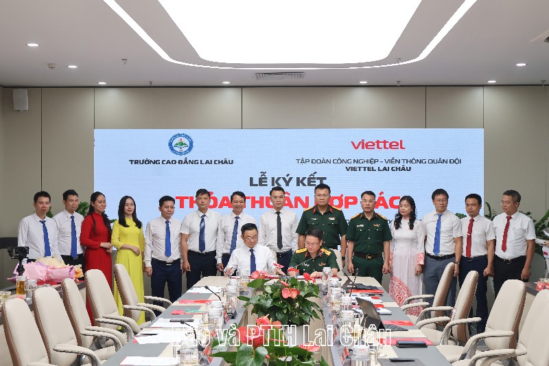 Ký kết thỏa thuận hợp tác đẩy mạnh chuyển đổi số trong đào tạo, tuyển dụng