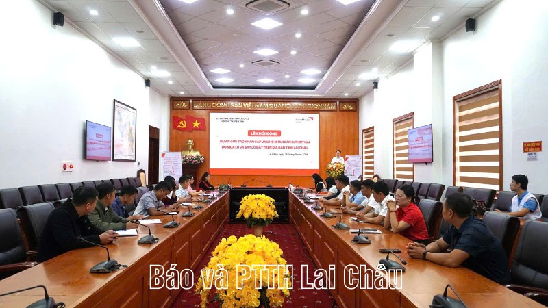 Hơn 1 tỷ đồng hỗ trợ người dân bị thiệt hại do mưa lũ, sạt lở đất