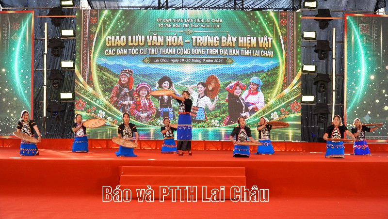 Giao lưu văn hóa, trưng bày hiện vật các dân tộc cư trú thành cộng đồng trên địa bàn tỉnh