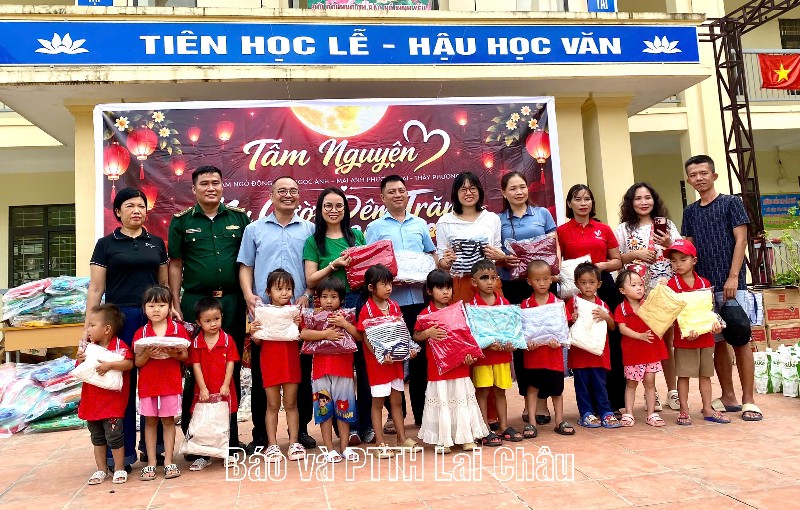 Chương trình "Tâm nguyện nụ cười đêm trăng"