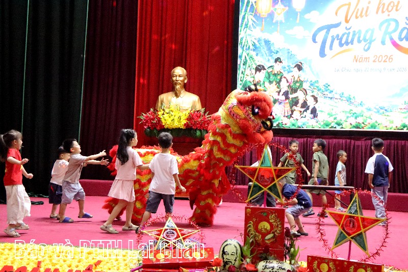Bộ Chỉ huy Quân sự tỉnh tổ chức “Vui hội trăng rằm” cho gần 200 thiếu nhi