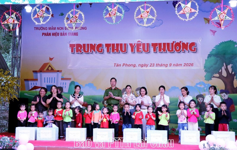 “Trung thu yêu thương” tại phân hiệu Bản Giang