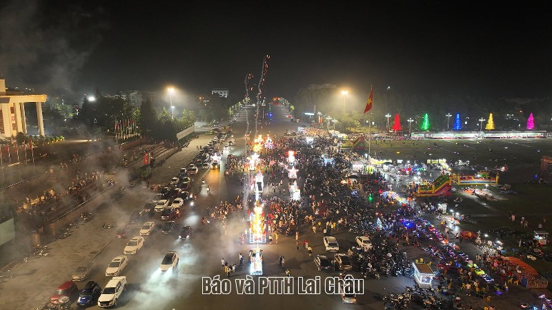 Thiếu nhi Lai Châu vui hội trăng rằm