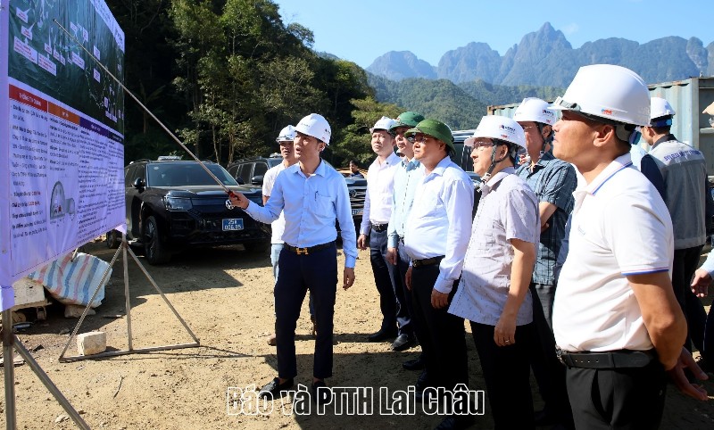 Kiểm tra thực địa Dự án hầm đường bộ qua đèo Hoàng Liên