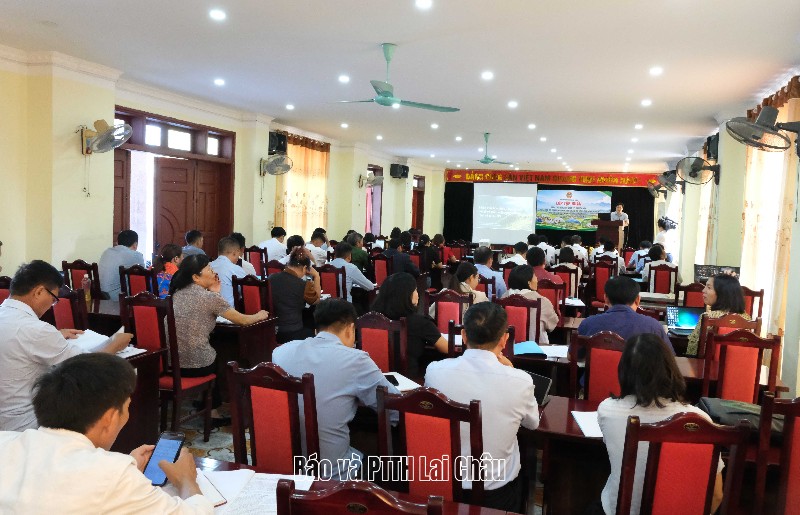 Tập huấn nâng cao năng lực quản lý cho cán bộ hội và nông dân