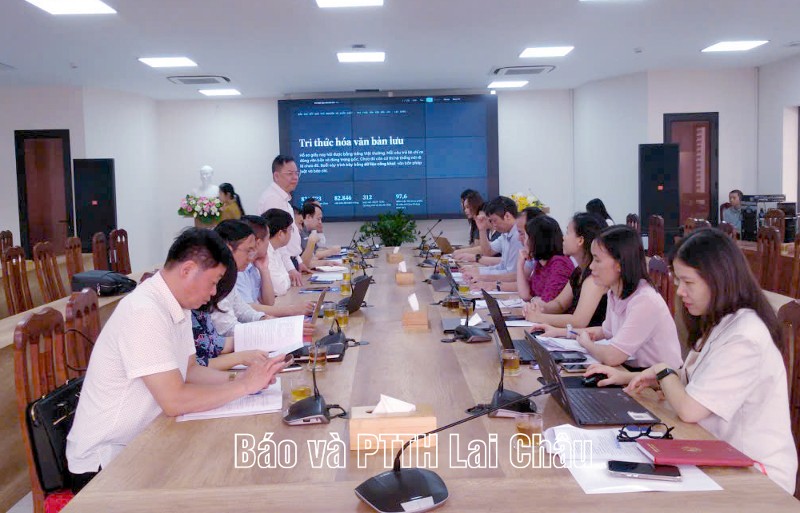 Lai Châu làm việc với Cục Văn thư và Lưu trữ nhà nước về thử nghiệm có kiểm soát chương trình “Tri thức hóa văn bản lưu tại Lai Châu”
