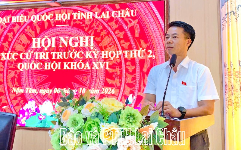 Đoàn đại biểu Quốc hội tỉnh tiếp xúc cử tri xã Nậm Tăm