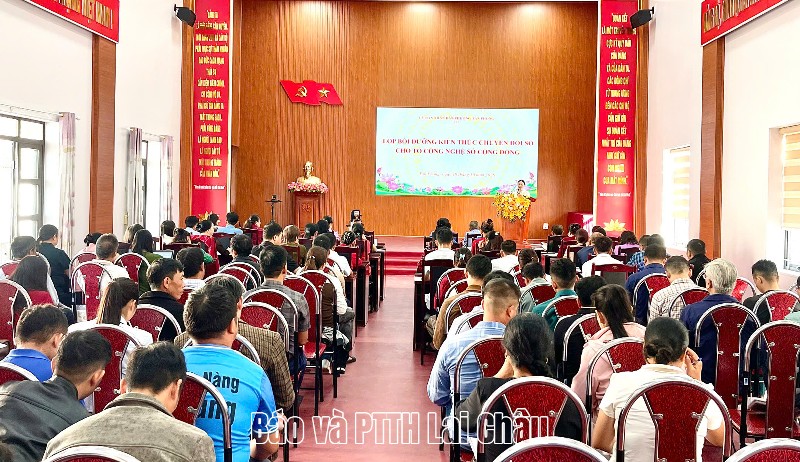 Hơn 180 học viên tham gia lớp bồi dưỡng về chuyển đổi số