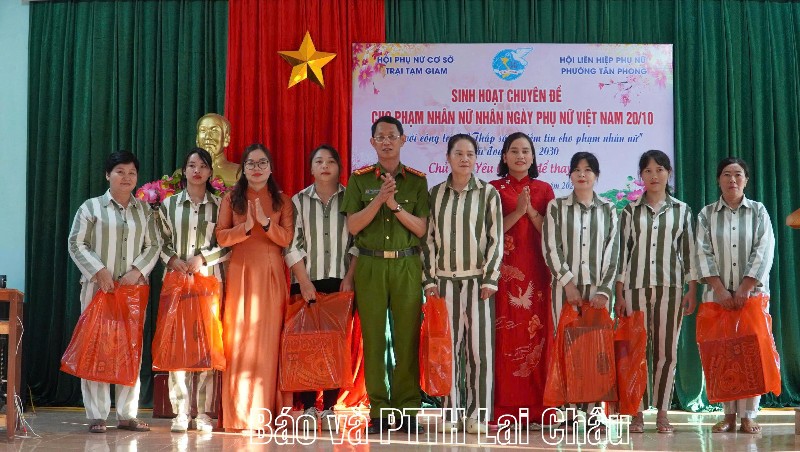 Sinh hoạt chuyên đề cho phạm nhân nữ nhân Ngày Quốc tế phụ nữ 20/10
