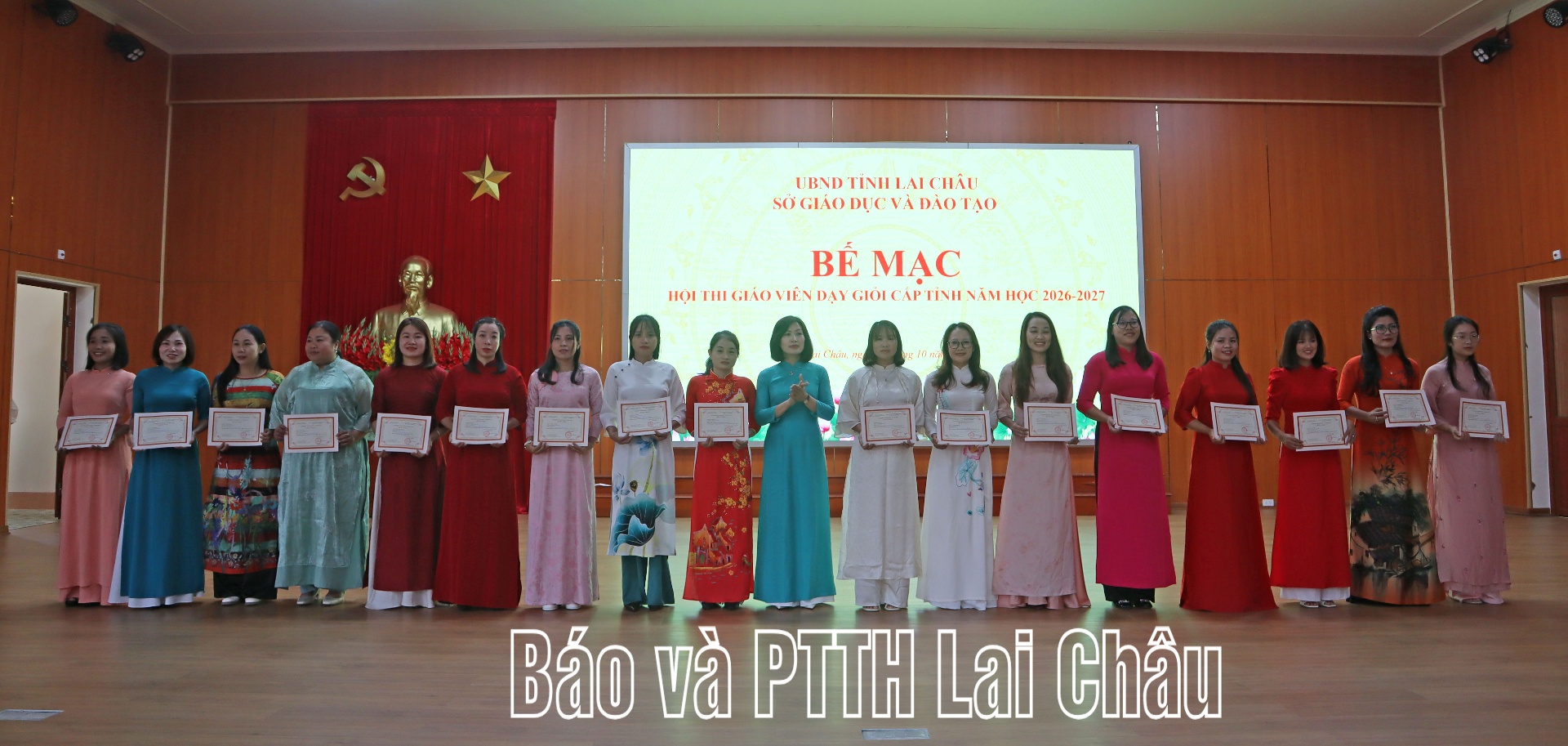 trao chứng nhận