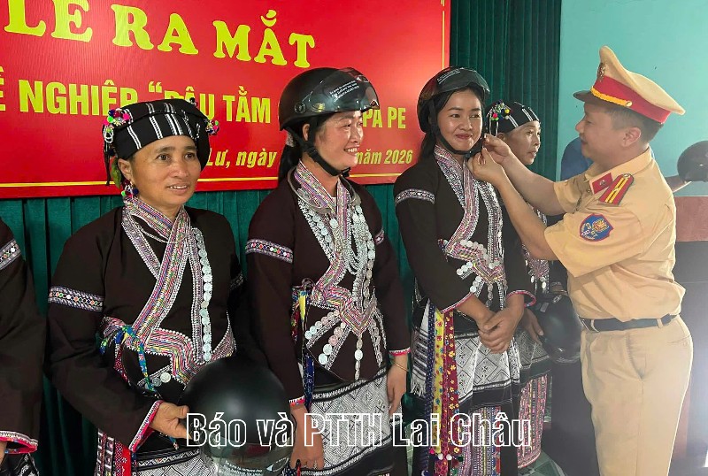 Phổ biến pháp luật về an toàn giao thông trong vùng đồng bào dân tộc thiểu số
