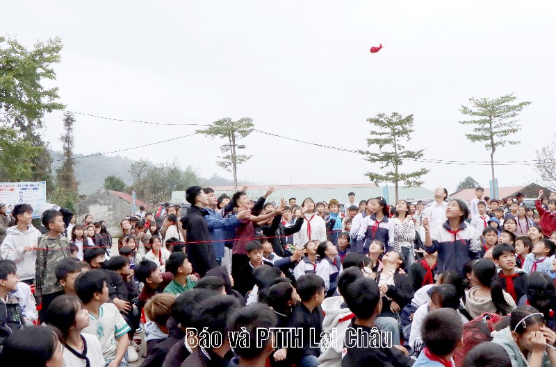 Chiến dịch “Không một mình - phòng chống xâm hại trực tuyến” tại Trường Phổ thông Dân tộc bán trú TH&THCS Dào San