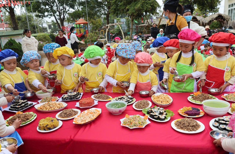 Ngày hội dinh dưỡng cho học sinh Trường Mầm non Sùng Phài