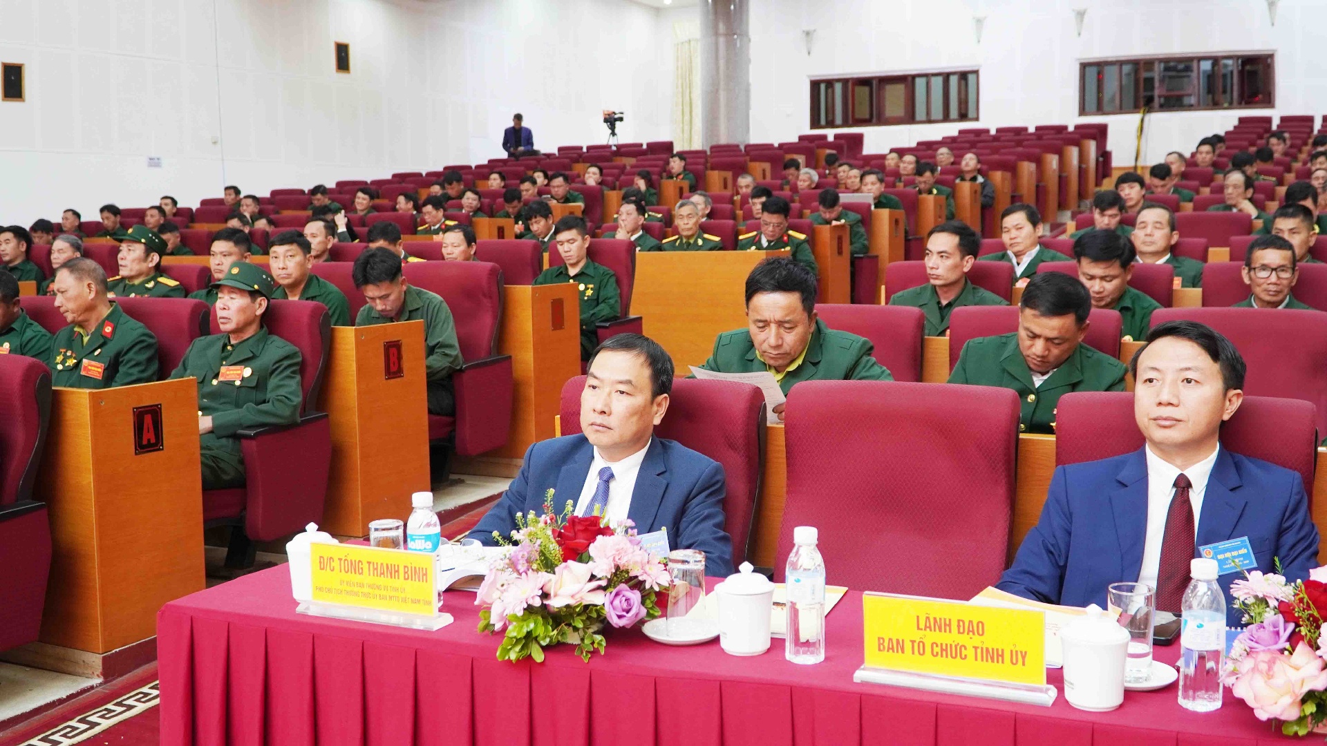 Các đồng chí lãnh đạo Ủy ban Mặt trận Tổ quốc và Ban Tổ chức Tỉnh ủy cùng đại biểu dự Đại hội.