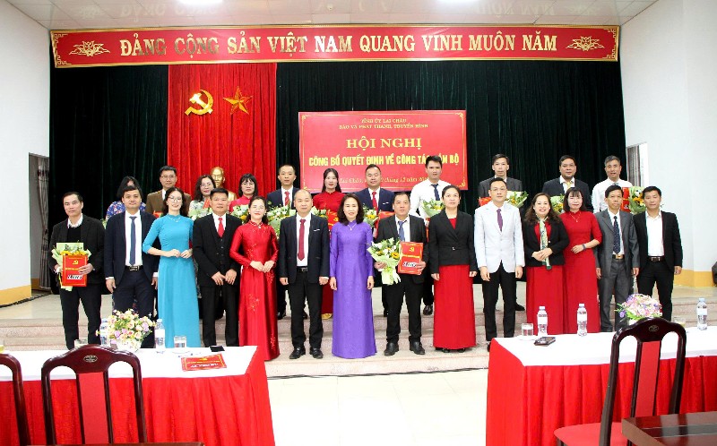 Báo và phát thanh, truyền hình Lai Châu công bố các Quyết định về công tác cán bộ