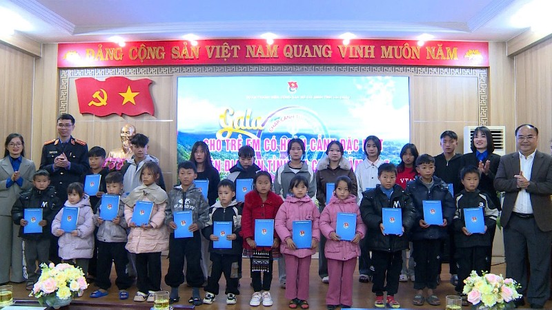 Gala Chương trình “Chắp cánh tương lai” cho trẻ em có hoàn cảnh đặc biệt trên địa bàn tỉnh Lai Châu