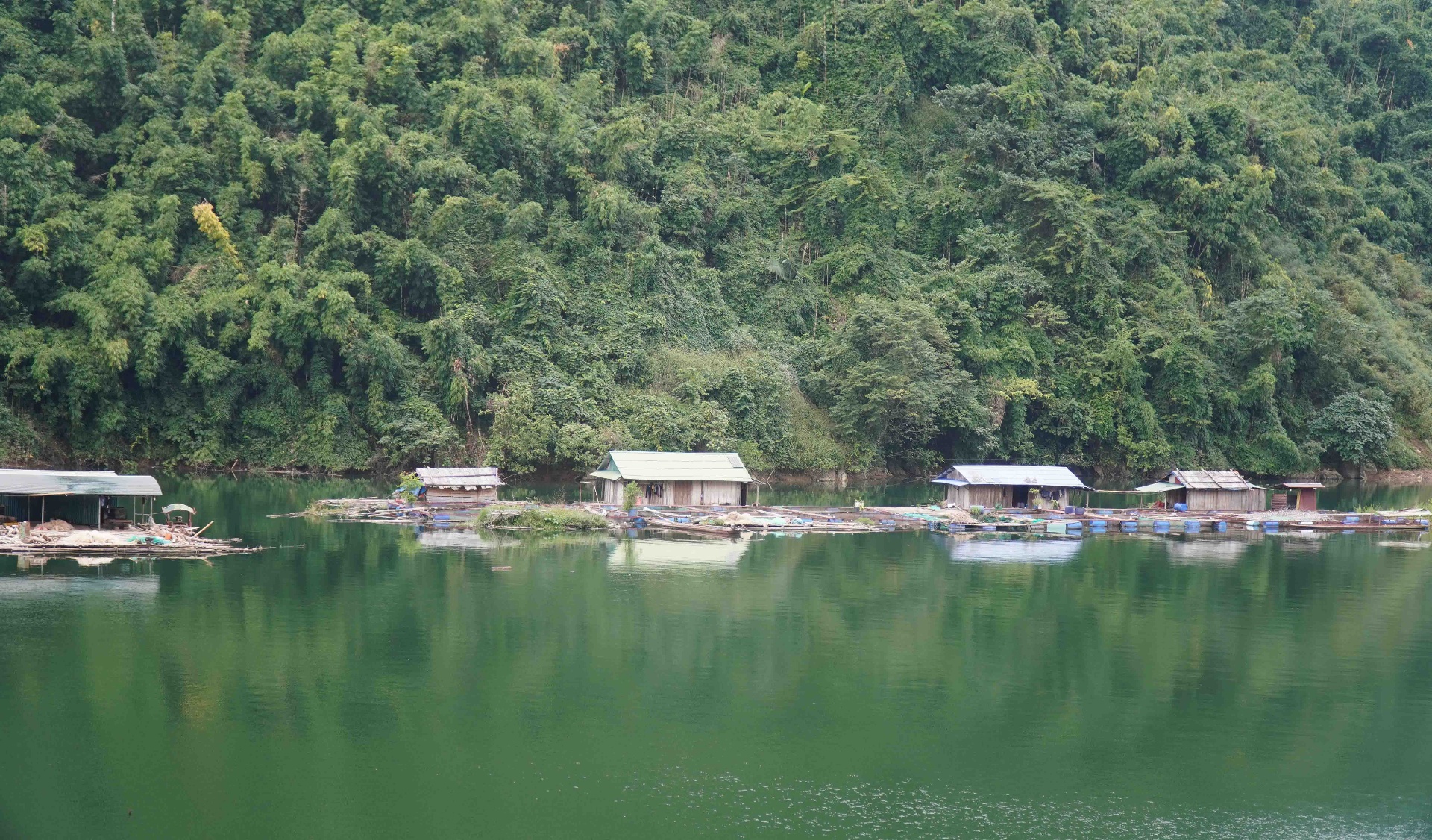 Một góc Sông Đà chảy qua địa phận xã Mường Mô.