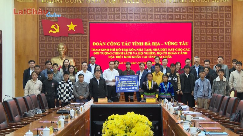 Trao trên 107 tỷ đồng hỗ trợ xóa nhà tạm, nhà dột nát