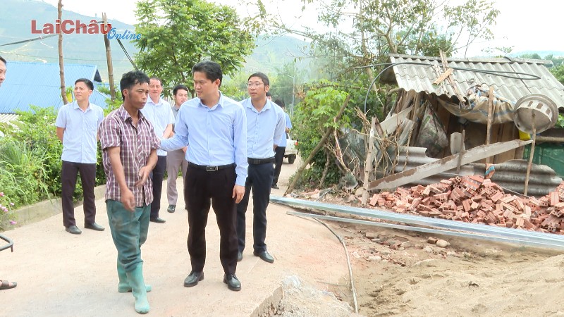 Kiểm tra xoá nhà tạm, nhà dột nát tại huyện Tam Đường