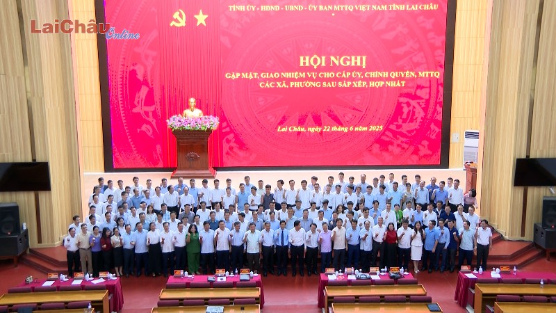Gặp mặt, giao nhiệm vụ cho cấp ủy, chính quyền các xã, phường sau sắp xếp, hợp nhất