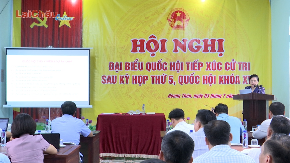 Đồng chí Giàng Páo Mỷ - Ủy viên Trung ương Đảng, Bí thư Tỉnh ủy tiếp xúc cử tri huyện Phong Thổ