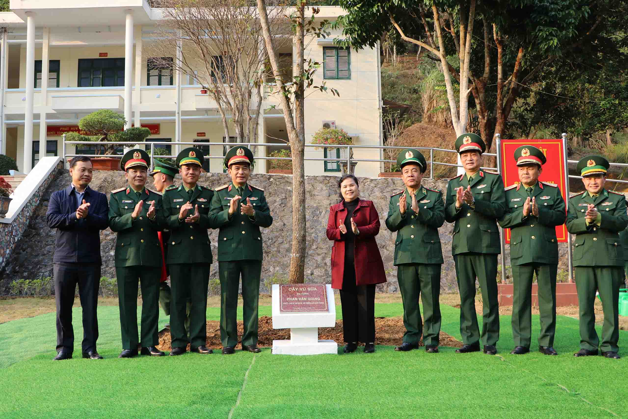 Bộ trưởng Bộ Quốc phòng Phan Văn Giang thăm và làm việc tại Lai Châu