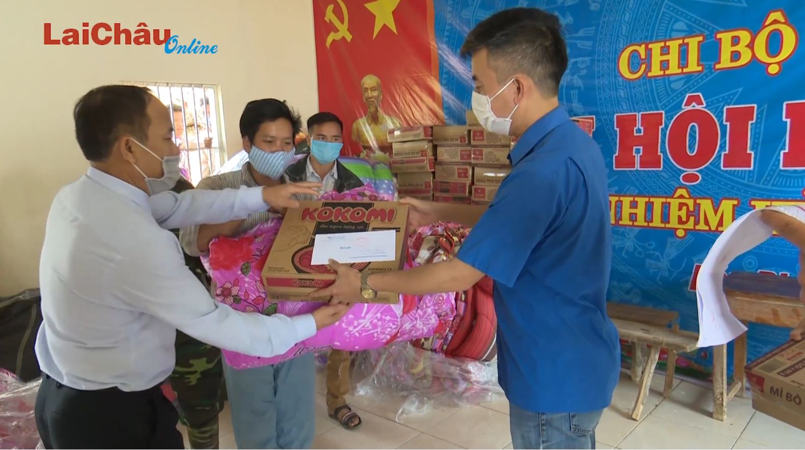 Trao, tặng quà hỗ trợ đồng bào vùng thiên tai