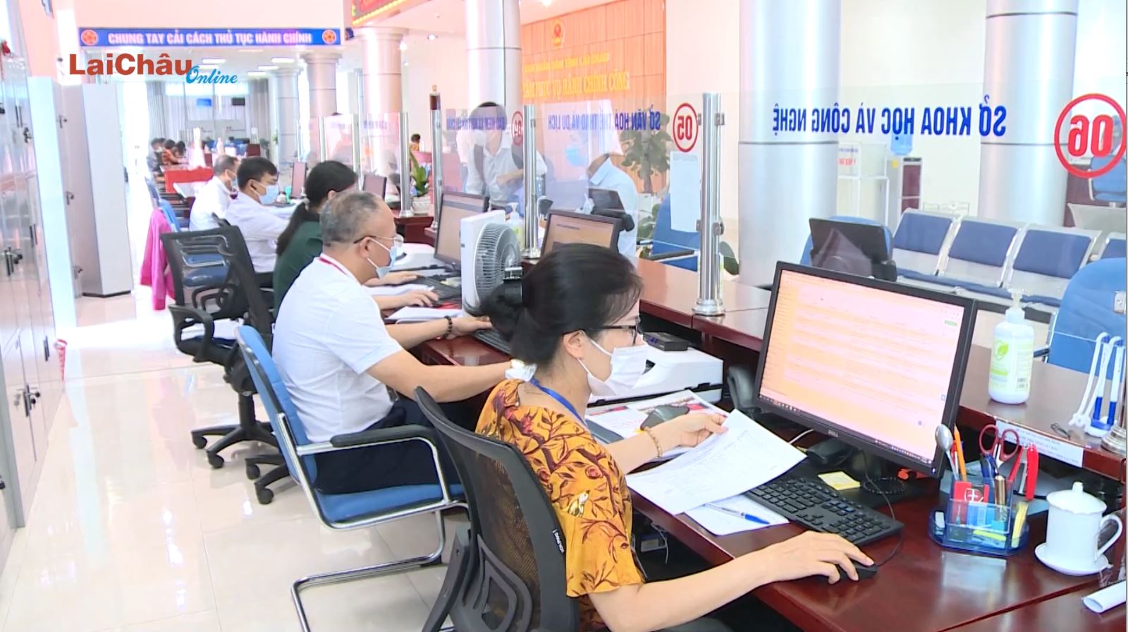 Đẩy mạnh cải cách hành chính, nâng cao chất lượng công vụ và phục vụ Nhân dân