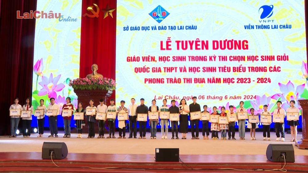 198 học sinh, 4 giáo viên được tuyên dương 