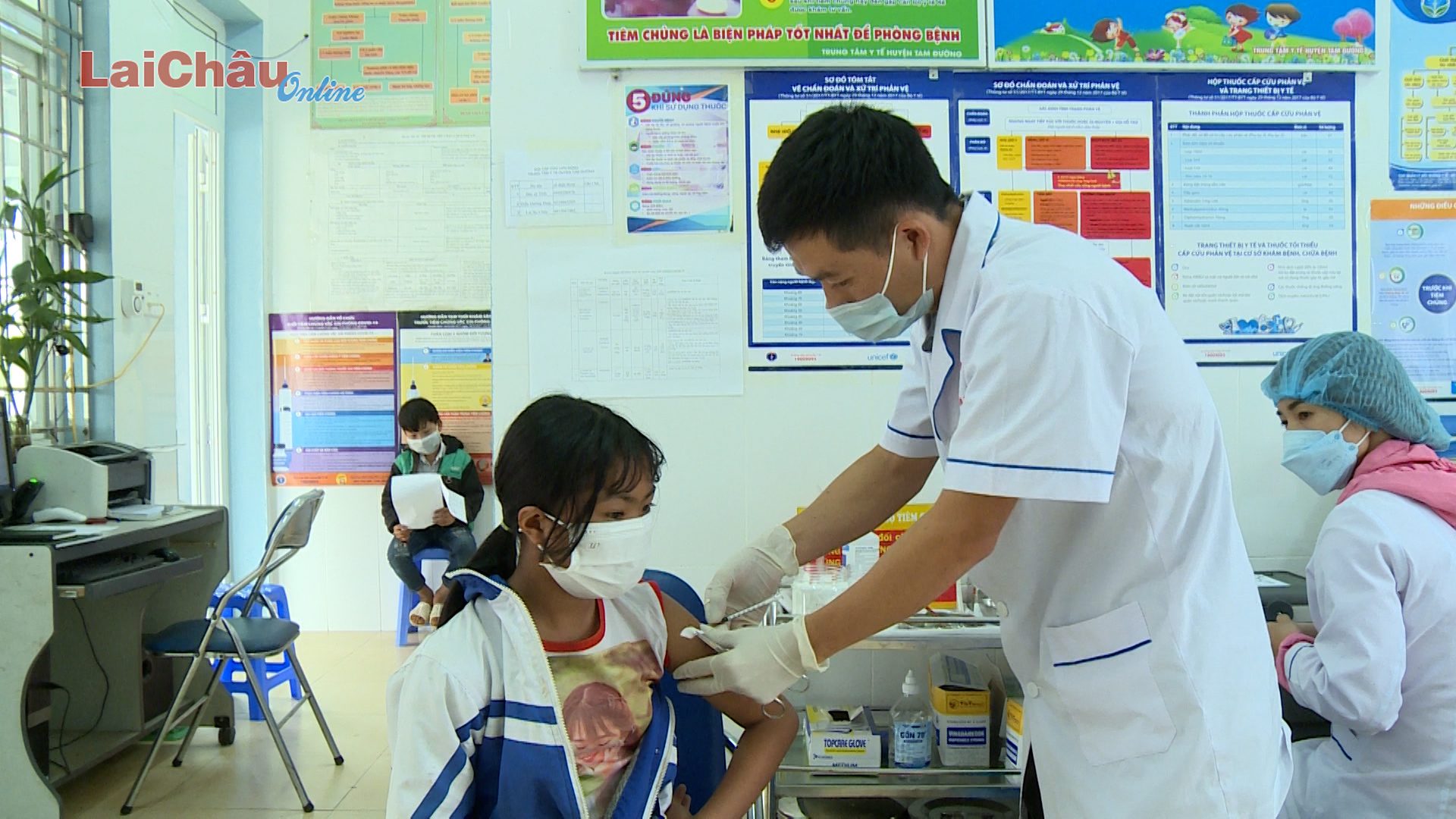 Huyện Tam Đường: Đảm bảo an toàn tiêm vaccinne cho trẻ từ 5 đến dưới 12 tuổi