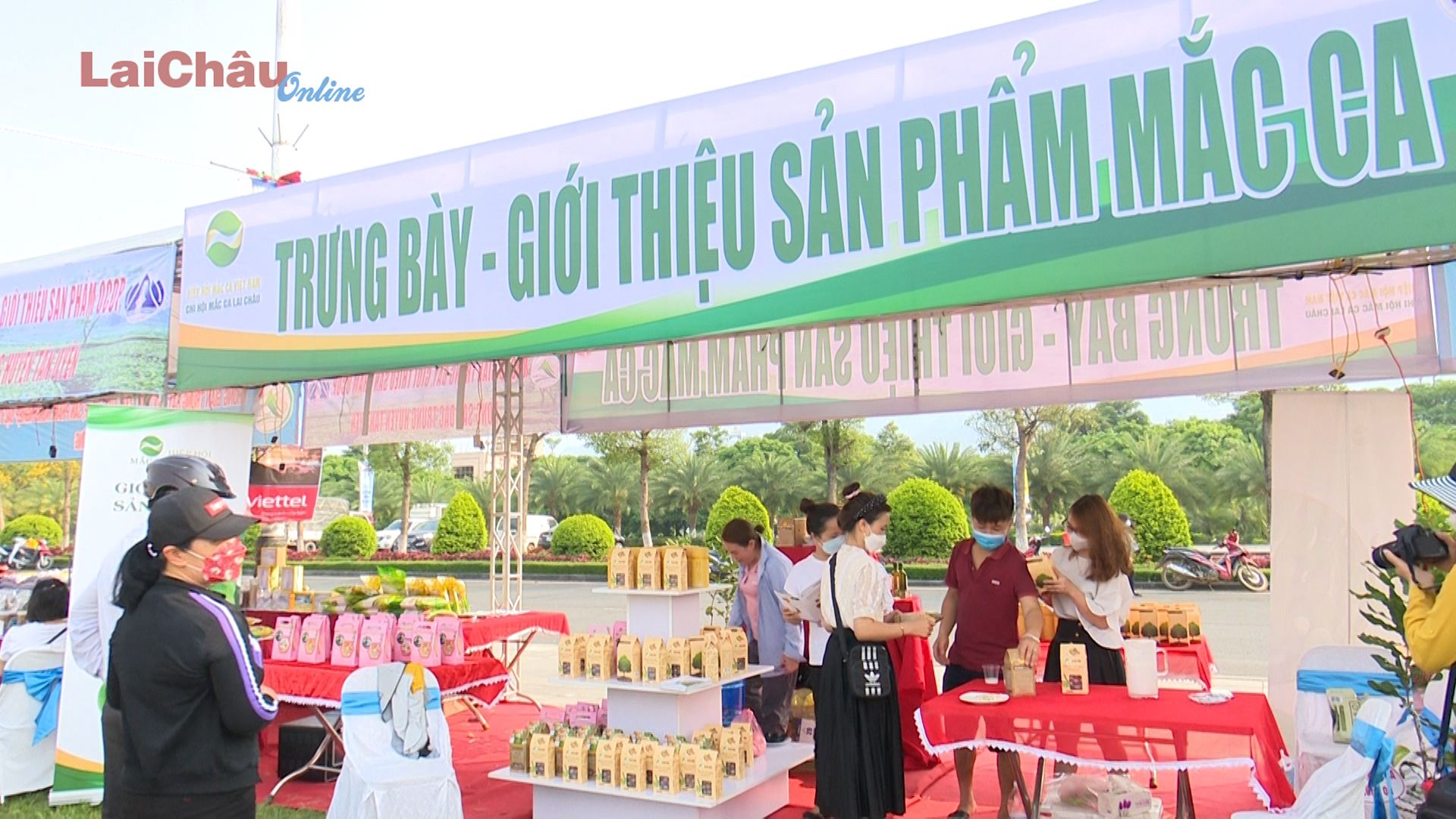 Hơn 100 sản phẩm OCOP, sản phẩm nông sản tiêu biểu được trưng bày