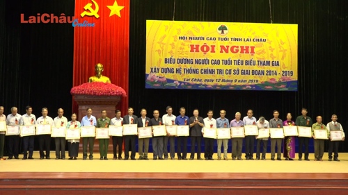 Biểu dương người cao tuổi tiêu biểu tham gia xây dựng hệ thống chính trị cơ sở